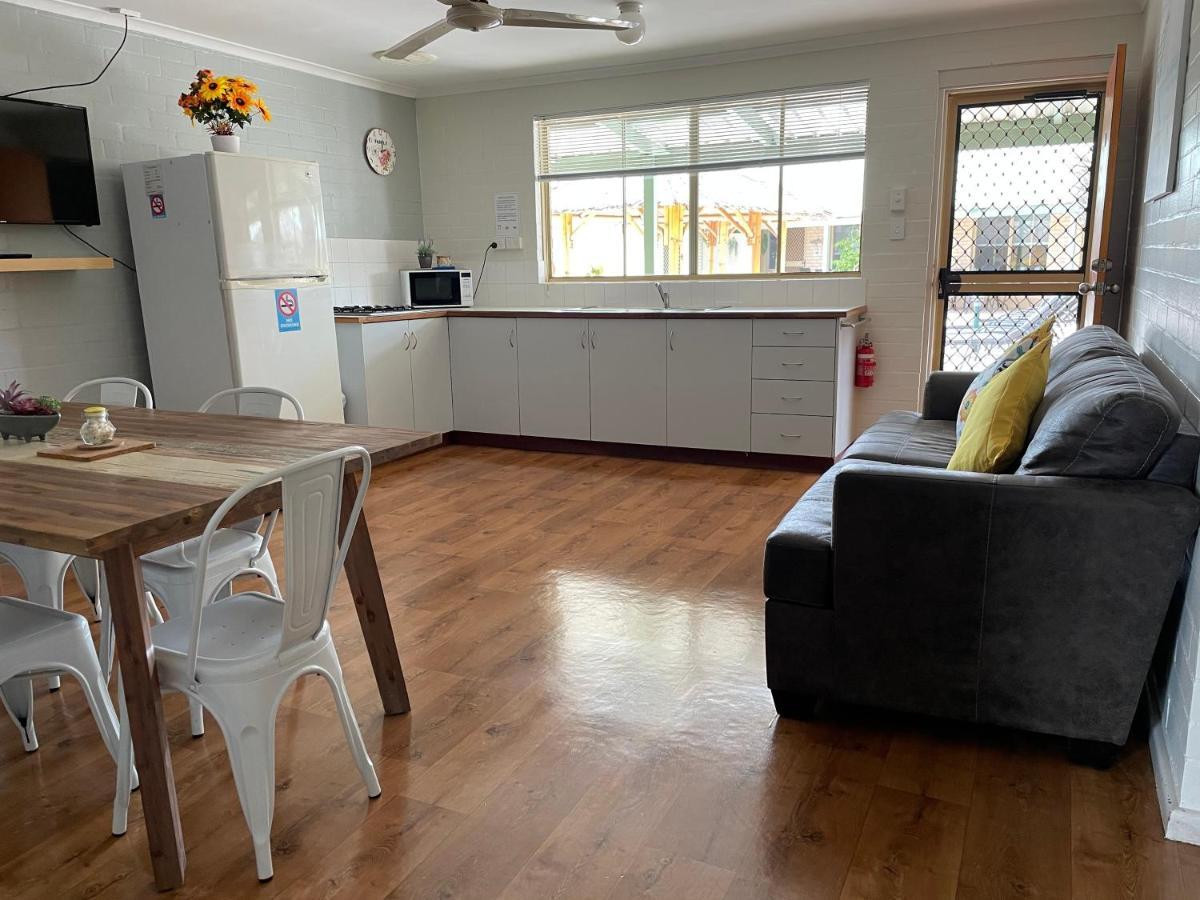 Shark Bay Seafront Apartments Denham Extérieur photo