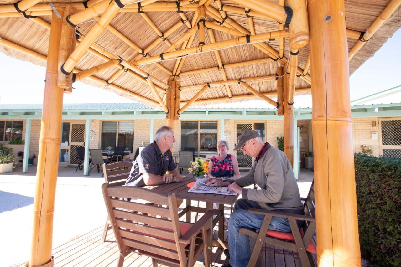 Shark Bay Seafront Apartments Denham Extérieur photo